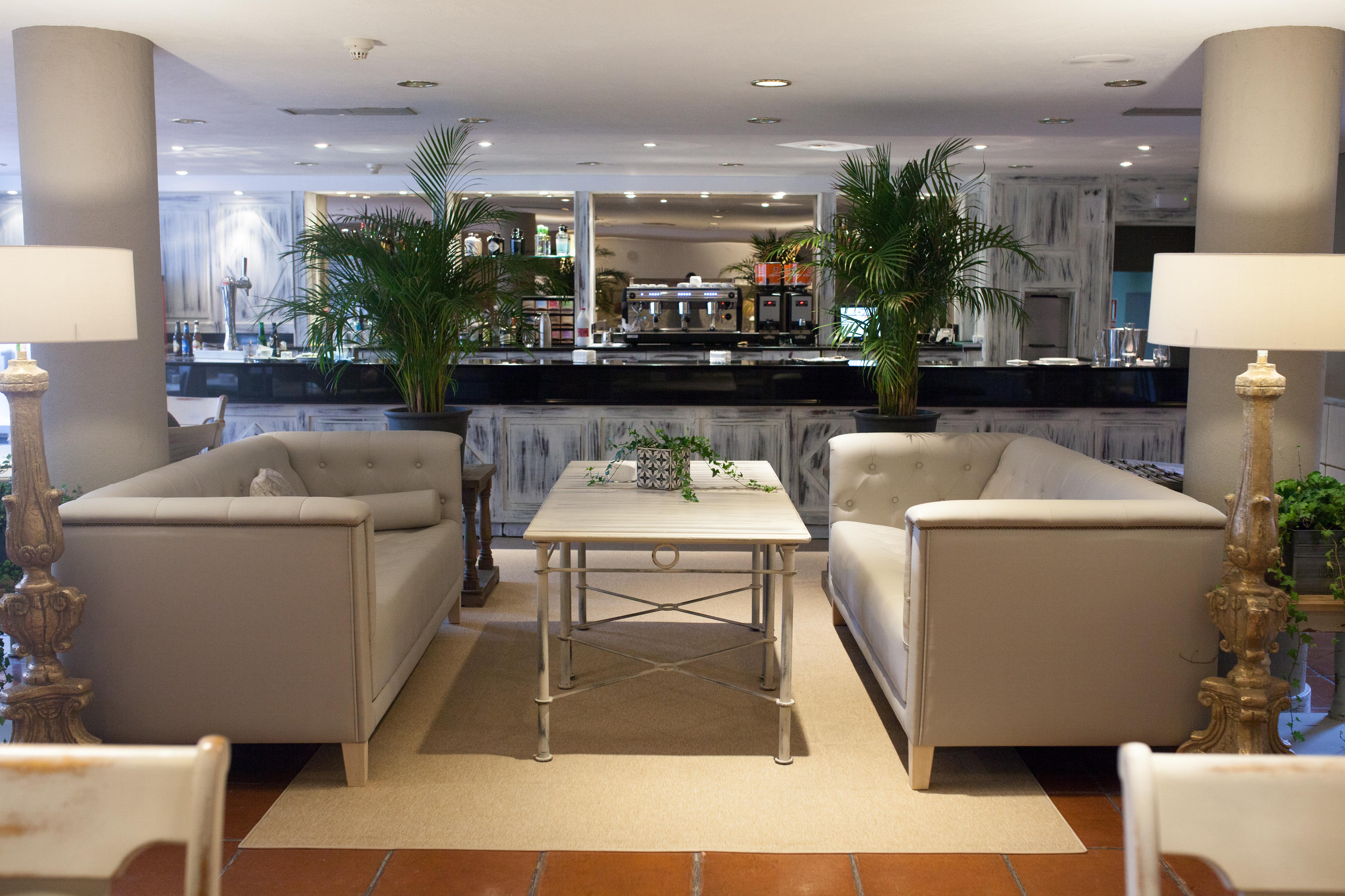 Hotel Luze El Toro Berrioplano Екстериор снимка